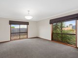 https://images.listonce.com.au/custom/160x/listings/22-seymour-close-grovedale-vic-3216/288/01552288_img_05.jpg?huKeuyqzhWc