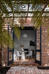 https://images.listonce.com.au/custom/160x/listings/22-station-street-hawthorn-east-vic-3123/774/01736774_img_10.jpg?mkFQbCqzLBk