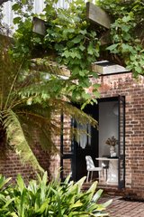 https://images.listonce.com.au/custom/160x/listings/22-station-street-hawthorn-east-vic-3123/774/01736774_img_11.jpg?wLzGhk4w754