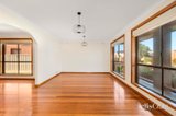 https://images.listonce.com.au/custom/160x/listings/22-thackeray-quadrant-avondale-heights-vic-3034/086/01907086_img_07.jpg?YtRRbXMNlgQ