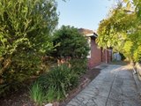 https://images.listonce.com.au/custom/160x/listings/22-thames-street-northcote-vic-3070/657/00782657_img_02.jpg?k8R-UdEv13c