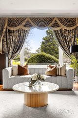 https://images.listonce.com.au/custom/160x/listings/22-warner-court-donvale-vic-3111/189/01970189_img_08.jpg?CjJKNfN7nAo