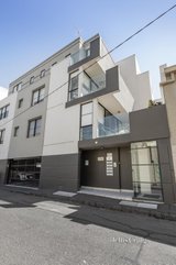 https://images.listonce.com.au/custom/160x/listings/22-waterloo-place-richmond-vic-3121/537/01443537_img_13.jpg?7048dV_VgI0