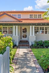 https://images.listonce.com.au/custom/160x/listings/22-woolley-street-essendon-vic-3040/824/01747824_img_03.jpg?qky7vhoaZkc