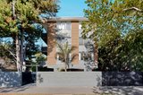 https://images.listonce.com.au/custom/160x/listings/2211-brighton-road-elwood-vic-3184/666/01813666_img_07.jpg?wcscnnhEoxs