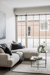 https://images.listonce.com.au/custom/160x/listings/22114-riversdale-road-hawthorn-vic-3122/401/01771401_img_09.jpg?1usBhPTYy0E