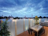 https://images.listonce.com.au/custom/160x/listings/222-esplanade-east-port-melbourne-vic-3207/472/01087472_img_03.jpg?IrzMNAz7-os