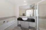 https://images.listonce.com.au/custom/160x/listings/22219-227-auburn-road-hawthorn-vic-3122/102/00816102_img_04.jpg?Koo-rjWvdc8