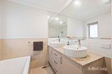 https://images.listonce.com.au/custom/160x/listings/223-lawson-road-mooroolbark-vic-3138/581/01752581_img_08.jpg?12YyOwWrY2A