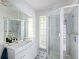 https://images.listonce.com.au/custom/160x/listings/224-parkside-street-elsternwick-vic-3185/498/00976498_img_12.jpg?9NPpv0bBcQ4