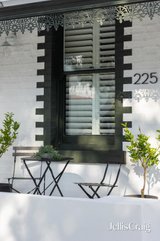 https://images.listonce.com.au/custom/160x/listings/225-york-street-south-melbourne-vic-3205/405/01894405_img_14.jpg?n7_fprnGG00
