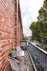 https://images.listonce.com.au/custom/160x/listings/226-kerr-street-fitzroy-vic-3065/282/01035282_img_17.jpg?2bP5b-SfMcY