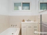 https://images.listonce.com.au/custom/160x/listings/226-lusher-road-croydon-vic-3136/409/01526409_img_10.jpg?KXglGYlvB3M