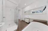 https://images.listonce.com.au/custom/160x/listings/2260-barkly-street-st-kilda-vic-3182/470/01928470_img_04.jpg?b-cAKFkl39c