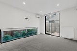 https://images.listonce.com.au/custom/160x/listings/2260-barkly-street-st-kilda-vic-3182/470/01928470_img_07.jpg?DM2ELt7LYio