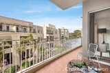 https://images.listonce.com.au/custom/160x/listings/228-graham-street-port-melbourne-vic-3207/525/01793525_img_04.jpg?SdO0HTtYZGk