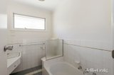 https://images.listonce.com.au/custom/160x/listings/228-oliver-street-ringwood-vic-3134/769/00893769_img_05.jpg?b4ug0ELXiTY