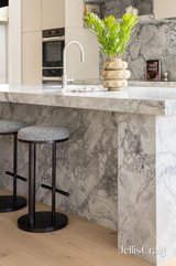 https://images.listonce.com.au/custom/160x/listings/228a-rossmoyne-street-thornbury-vic-3071/251/01988251_img_08.jpg?7KpZl8wGq7c