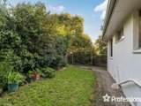 https://images.listonce.com.au/custom/160x/listings/22a-greenslopes-drive-mooroolbark-vic-3138/360/01526360_img_10.jpg?KA3pkbafGiw