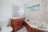 https://images.listonce.com.au/custom/160x/listings/22b-yarraduct-place-south-croydon-vic-3136/235/01871235_img_06.jpg?QrA1gFFF--M