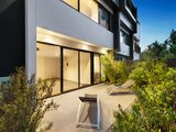https://images.listonce.com.au/custom/160x/listings/22d-tennyson-street-elwood-vic-3184/173/01794173_img_08.jpg?EDzbmA3IjSM