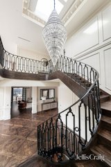 https://images.listonce.com.au/custom/160x/listings/23-25-rubens-grove-canterbury-vic-3126/109/01772109_img_12.jpg?-wiqrfvkxiM