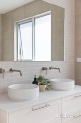 https://images.listonce.com.au/custom/160x/listings/23-ashlar-crescent-blackburn-vic-3130/210/01942210_img_16.jpg?BJ7mbx4X8_o