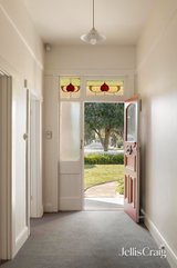 https://images.listonce.com.au/custom/160x/listings/23-blackwood-street-carnegie-vic-3163/047/01973047_img_10.jpg?Z3mk2NBZHDM
