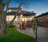 https://images.listonce.com.au/custom/160x/listings/23-hillview-road-balwyn-north-vic-3104/603/01309603_img_09.jpg?-H2eNyrXu_E