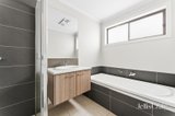 https://images.listonce.com.au/custom/160x/listings/23-ocallaghan-parade-lucas-vic-3350/886/01907886_img_09.jpg?nY1WaEuS_FY