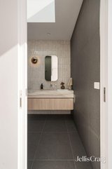 https://images.listonce.com.au/custom/160x/listings/23-simpson-street-northcote-vic-3070/241/01986241_img_19.jpg?PFsRSwfvhmA