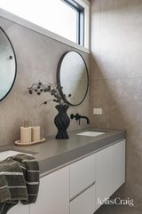 https://images.listonce.com.au/custom/160x/listings/231-lillimur-road-ormond-vic-3204/820/01819820_img_11.jpg?vYC8BYD-0Y8