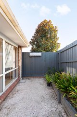 https://images.listonce.com.au/custom/160x/listings/231-williams-road-briar-hill-vic-3088/898/01550898_img_10.jpg?9hUl2PGMqaU