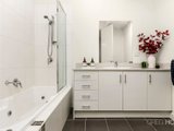 https://images.listonce.com.au/custom/160x/listings/231a-the-boulevard-port-melbourne-vic-3207/170/01087170_img_07.jpg?UsJbrX_WGwY