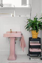 https://images.listonce.com.au/custom/160x/listings/232-pearson-street-brunswick-west-vic-3055/516/01902516_img_06.jpg?k10ED4_7SR8