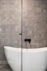 https://images.listonce.com.au/custom/160x/listings/233-highview-drive-doncaster-vic-3108/651/01975651_img_10.jpg?rFxBwaV0adU