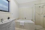 https://images.listonce.com.au/custom/160x/listings/234-briggs-street-mount-waverley-vic-3149/702/01568702_img_10.jpg?3dvhoEIqfms