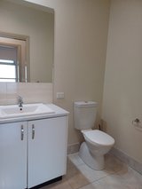 https://images.listonce.com.au/custom/160x/listings/235-angus-drive-glen-waverley-vic-3150/853/01716853_img_10.jpg?stECnM8P05U