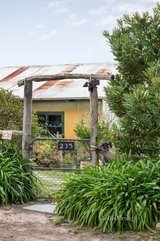 https://images.listonce.com.au/custom/160x/listings/235-motschall-road-panton-hill-vic-3759/505/01551505_img_03.jpg?aojeSdJ4uPA