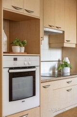 https://images.listonce.com.au/custom/160x/listings/236-daniell-place-kew-vic-3101/593/01705593_img_08.jpg?T7H7GXtsb0M