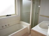 https://images.listonce.com.au/custom/160x/listings/236-oberon-drive-belmont-vic-3216/627/01916627_img_03.jpg?qnZZdqvsTtc