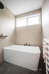 https://images.listonce.com.au/custom/160x/listings/237-hartwood-street-kew-east-vic-3102/185/01594185_img_10.jpg?n-d9zAag9LU