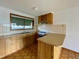 https://images.listonce.com.au/custom/160x/listings/237-thompson-street-whittington-vic-3219/830/01973830_img_05.jpg?0xD02ecJsjM