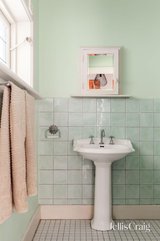 https://images.listonce.com.au/custom/160x/listings/237-victoria-road-northcote-vic-3070/765/01980765_img_10.jpg?iXGSEeNC81M