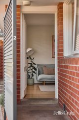 https://images.listonce.com.au/custom/160x/listings/239-martin-street-thornbury-vic-3071/251/01810251_img_02.jpg?CDSirWtsmzg