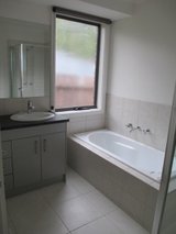 https://images.listonce.com.au/custom/160x/listings/23a-carawa-street-mooroolbark-vic-3138/933/01740933_img_05.jpg?zLVeYpefcfY