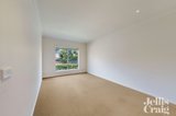 https://images.listonce.com.au/custom/160x/listings/24-6-smyth-street-mount-waverley-vic-3149/391/01912391_img_09.jpg?fpPIiVdB33k