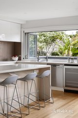 https://images.listonce.com.au/custom/160x/listings/24-boorool-road-kew-east-vic-3102/690/01937690_img_19.jpg?7J6IOW_8Aww