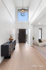https://images.listonce.com.au/custom/160x/listings/24-dallas-street-mount-waverley-vic-3149/842/01989842_img_02.jpg?B0YTqtMOkmE