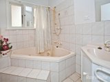 https://images.listonce.com.au/custom/160x/listings/24-durward-avenue-glen-waverley-vic-3150/731/01658731_img_08.jpg?_2ZltHW1N54